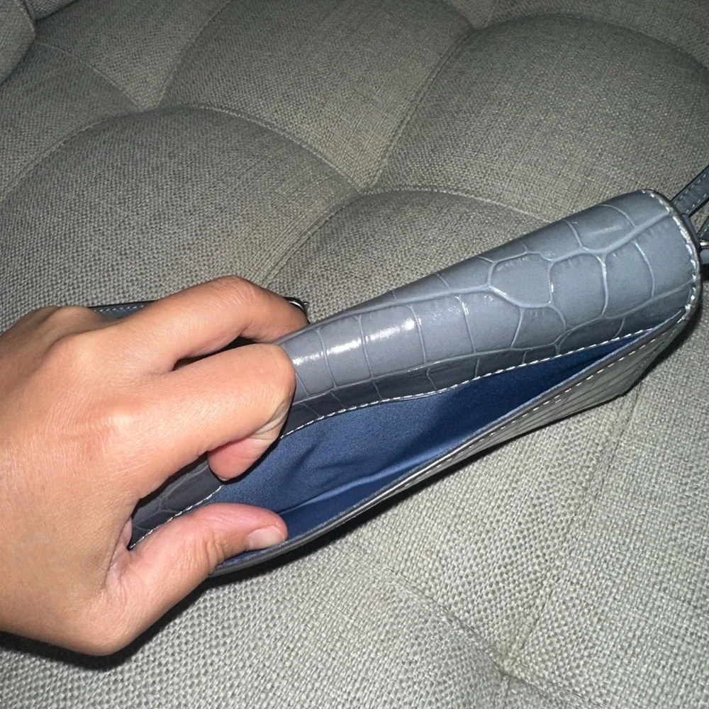 Tory Burch Croc-Embossed  Bag - Picture 6 of 6